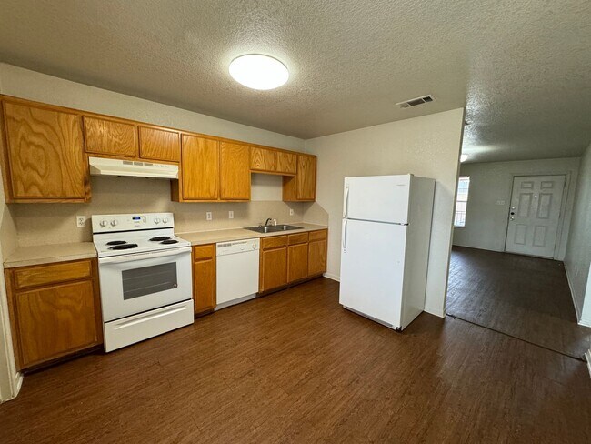 Building Photo - 3301 Barcelona Dr