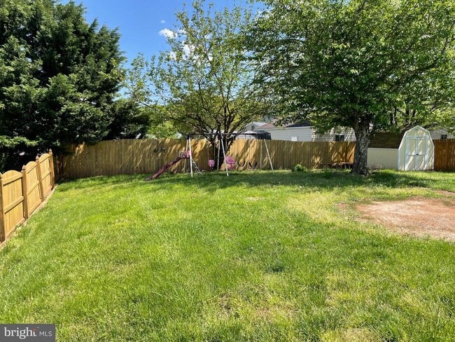 Building Photo - 5823 Riverside Dr