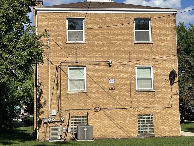 Building Photo - 3014 Harlem Ave