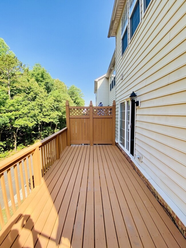 Building Photo - Heart of Ballantyne!  Beautiful End Unit T...