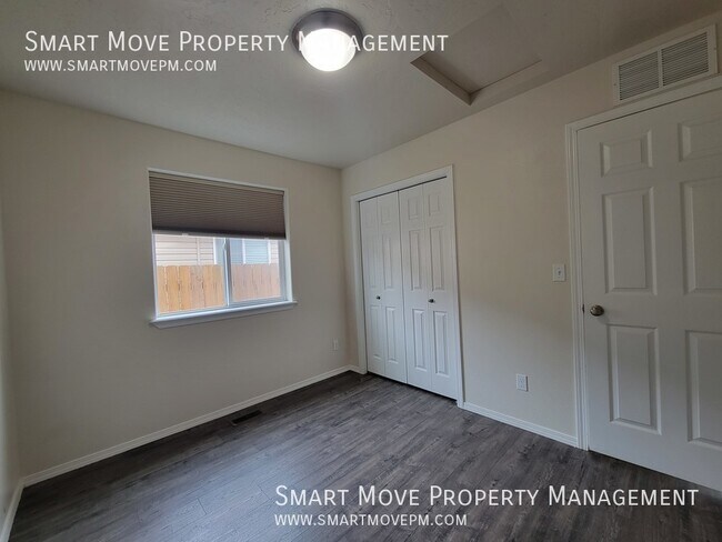 Building Photo - 4284 S Overhill Way