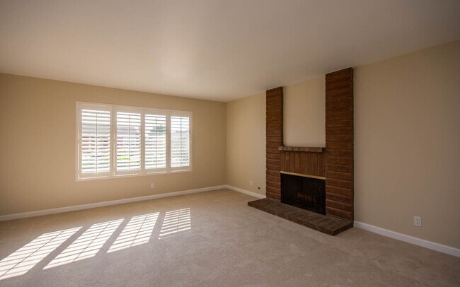Building Photo - Fully Remodeled 3BD/2BA in Carlsbad