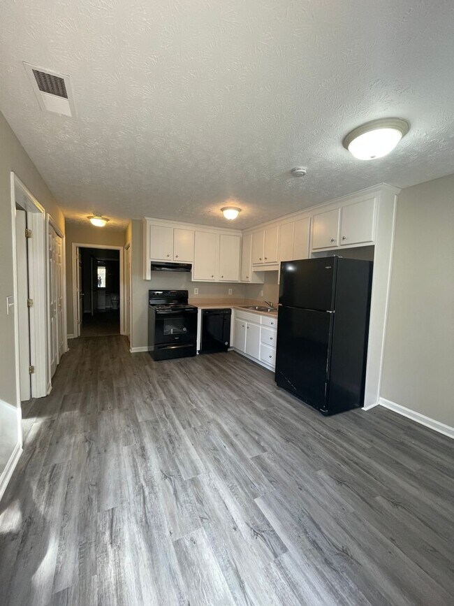 Building Photo - 2 bedroom 2 bath ranch Duplex in Douglasville, GA