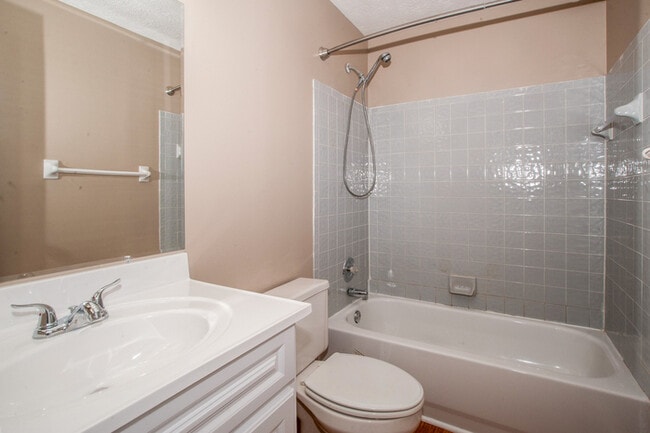 Building Photo - 3 Bedroom in Pike Township