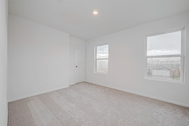 Building Photo - 719-719 Falling Cave Dr