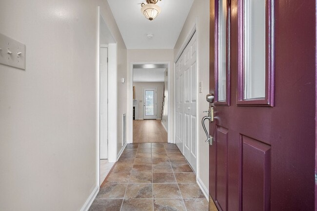 Building Photo - 2 Bedroom Condo For Rent Near Memorial Drive!