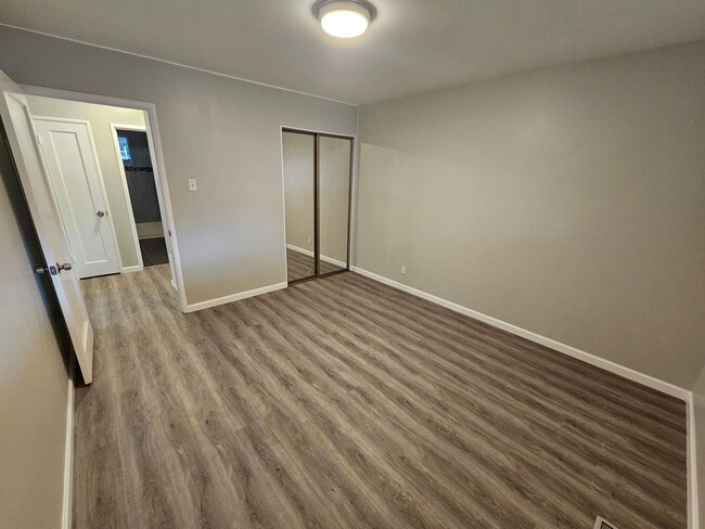 Building Photo - Freshly Updated 3 Bedroom House Looking fo...