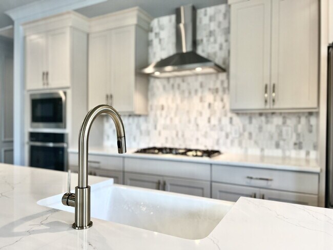 Building Photo - STUNNING and SPACIOUS!