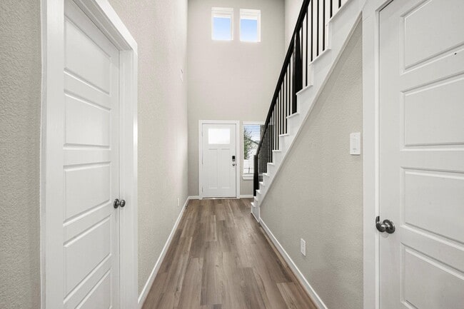 Building Photo - 18733 Timber Gln Dr