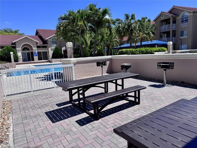 Building Photo - 10420 SW 158th Ct