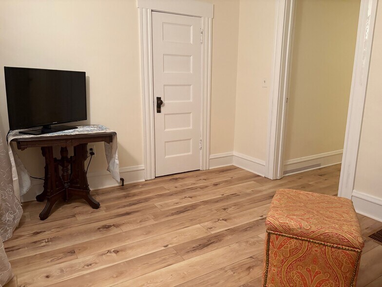 Building Photo - 149 Cutler Ave