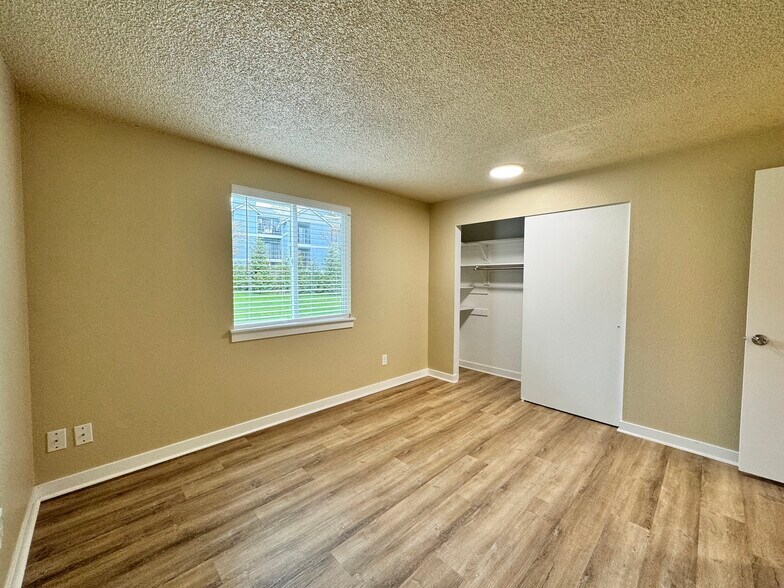 Building Photo - 5026 S 58th St