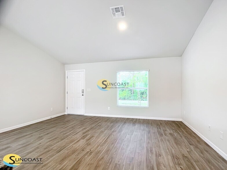 Building Photo - 7839 N Quibble Ave