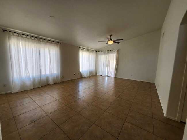 Building Photo - Beautiful Mountain Views! 3bedrom 2 bath