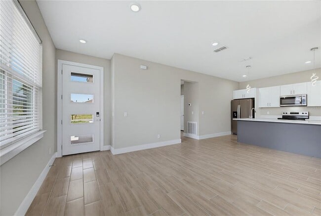 Building Photo - 806 Colville Dr