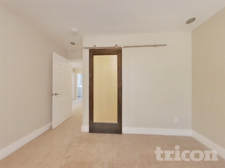 Building Photo - 241 Branch Valley Dr