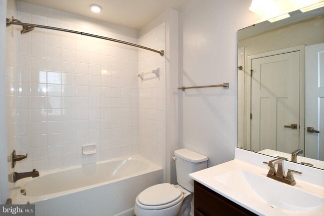 Building Photo - 4917 Crest View Dr