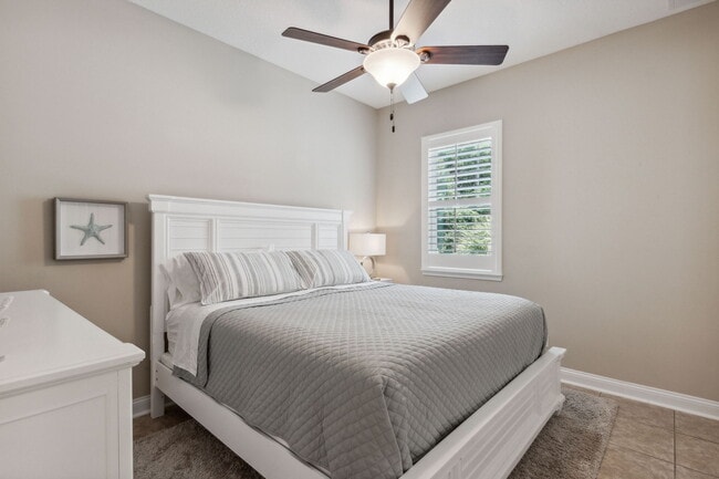 Building Photo - 95282 Summerwoods Cir