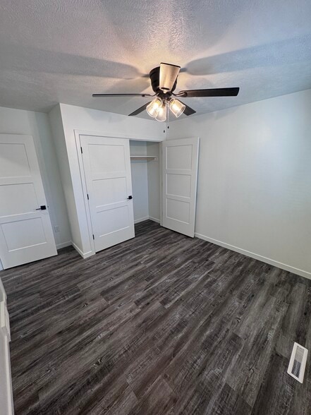 Building Photo - 202 E Plum St