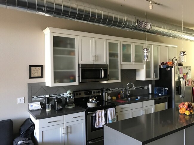 Building Photo - Beautiful Property with Contemporary Flair