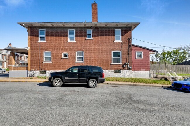 Building Photo - 1466 Main St