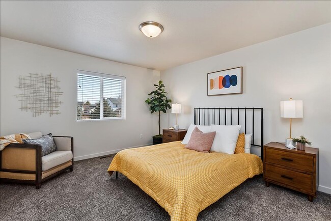 Building Photo - 3 Bedroom, 2 Bath Home w/2 Car Garage in D...