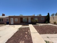 Building Photo - Quaint 4 Bedroom 2 Bathroom Home In The NE!