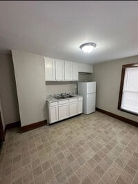 Building Photo - 605 N Detroit St