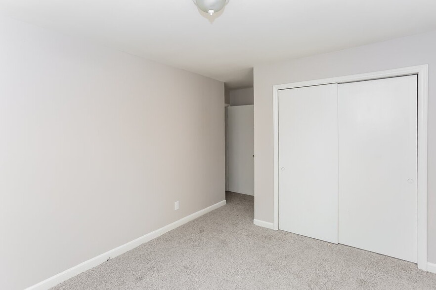 Building Photo - 5000 Coronado Dr