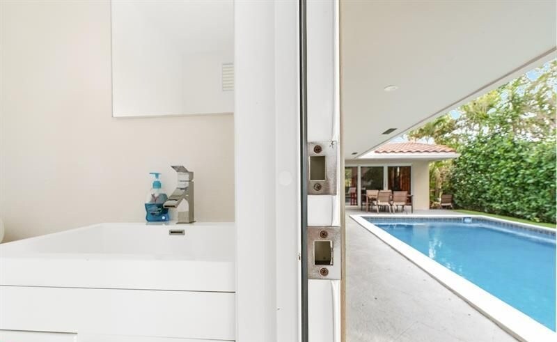 Building Photo - 2409 NE 22nd Terrace