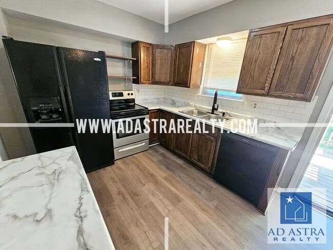 Building Photo - Updated 3 Bed 2 Bath Home in Kansas City-Coming SOON!!