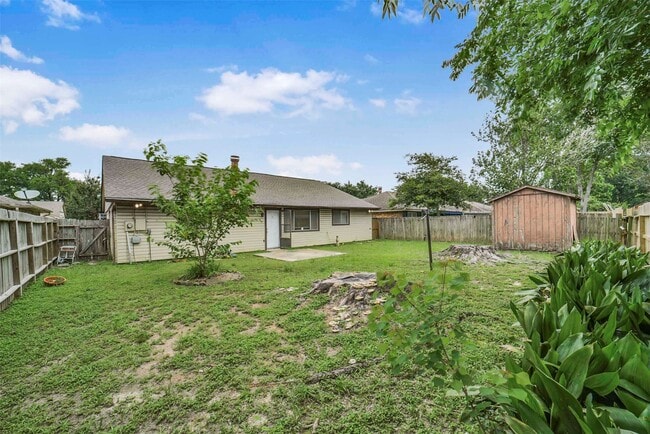 Building Photo - 16323 Summer Dawn Ln