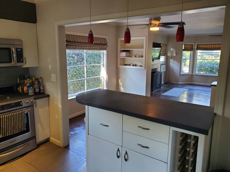 Building Photo - 621 Eaton Dr