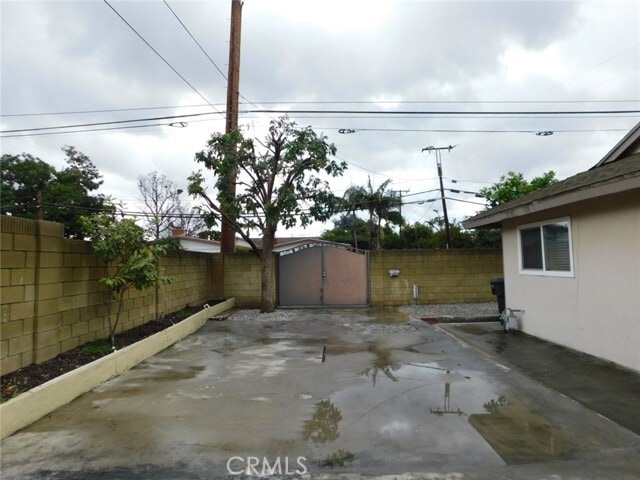 Building Photo - 835 E Culver Ave