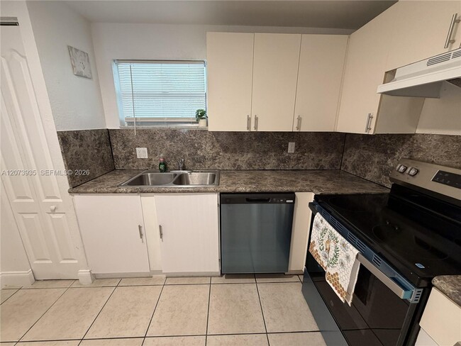 Building Photo - 4205 N University Dr