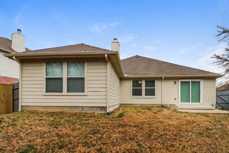 Building Photo - 904 Starling Ln