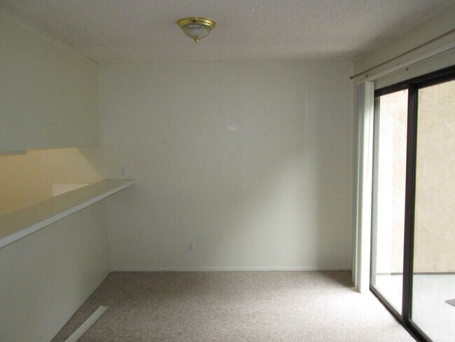 Building Photo - 570 Peach St