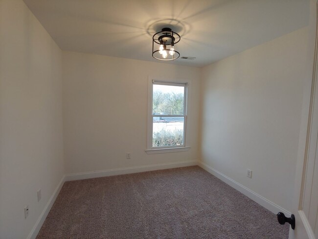 Building Photo - 3 Bedroom, 2.5 Bath Townhome Close to UTC!