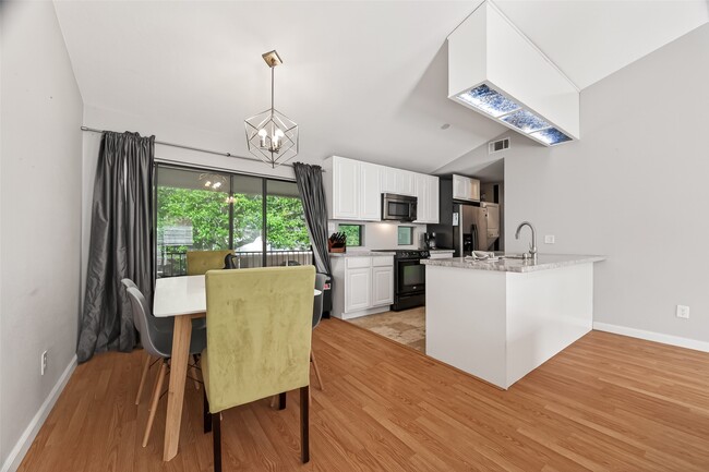 Building Photo - 2211 S Kirkwood Rd