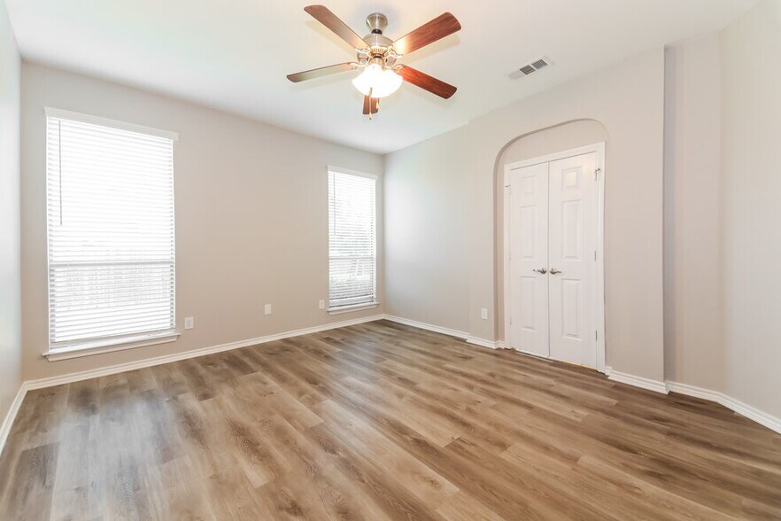 Building Photo - 3232 Buckthorn Ln