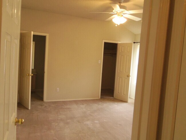 Building Photo - 2414 Tracey Ann Ln