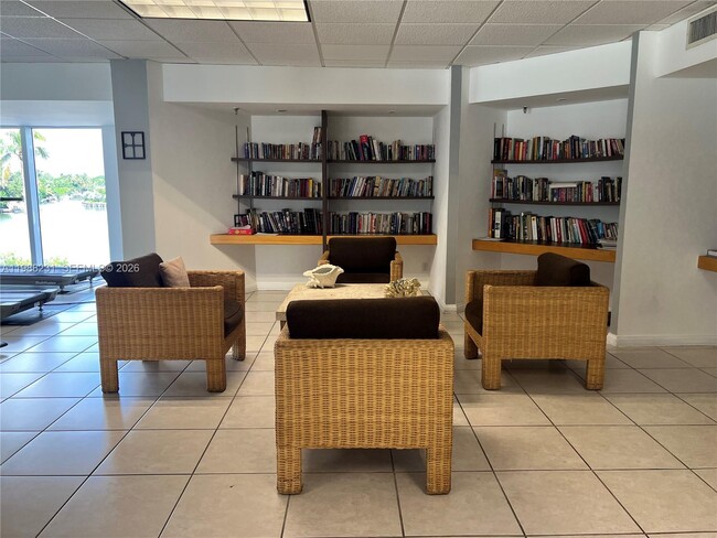 Building Photo - 2401 Collins Ave