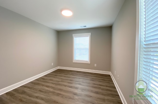 Building Photo - 150 Lilia Hill Cir