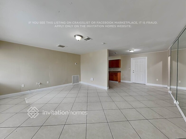 Building Photo - 7041 SW 27th St