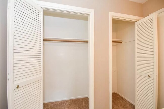 Building Photo - 10807 Sugar Hill Dr