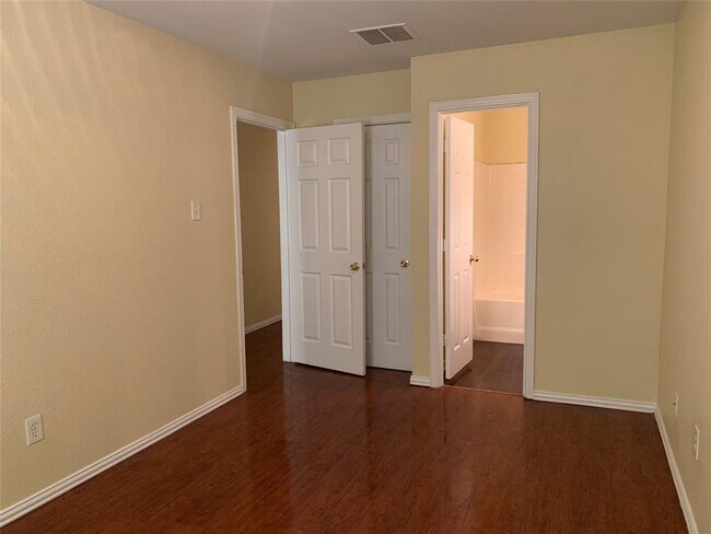 Building Photo - 608 Upton Ave