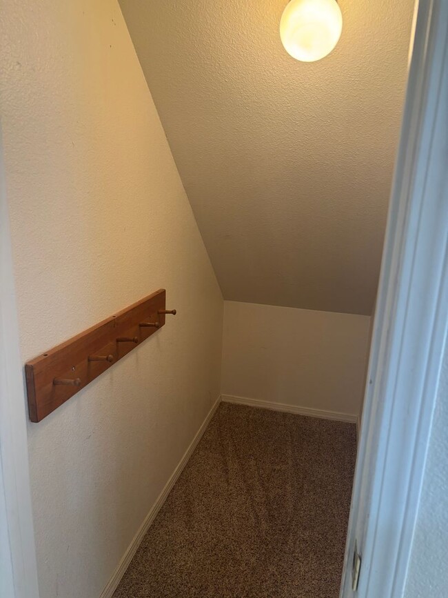 Building Photo - Charming 4-Bedroom Home in a Prime Location!