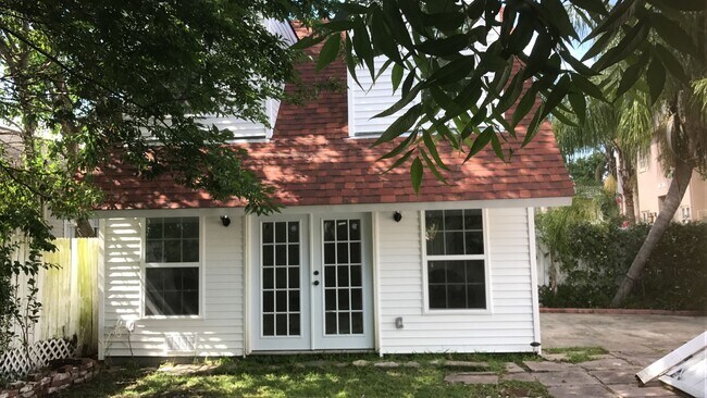 Building Photo - 3316 Upperline St