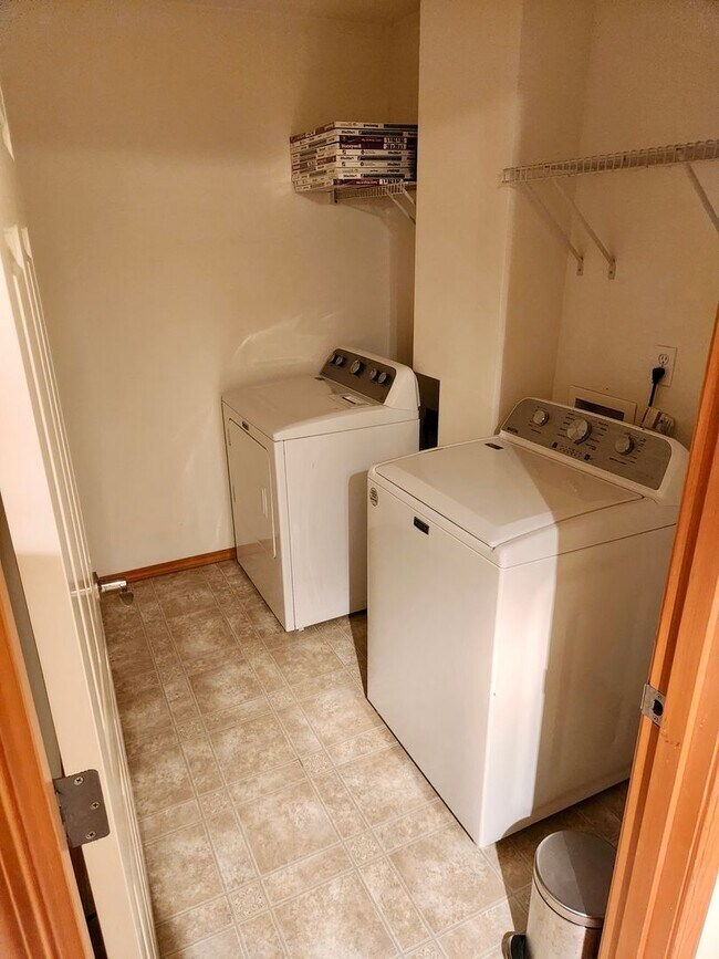 Building Photo - Beautiful 3 Bed / 2.5 Bath Townhome in Lake Stevens