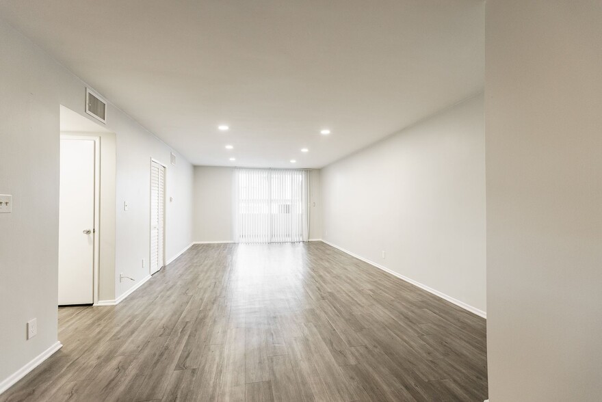 Interior Photo - 1371 S. Beverly Glen Blvd.